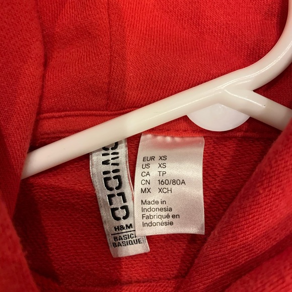 H&M red crop top hoodie size XS-S - Picture 3 of 3